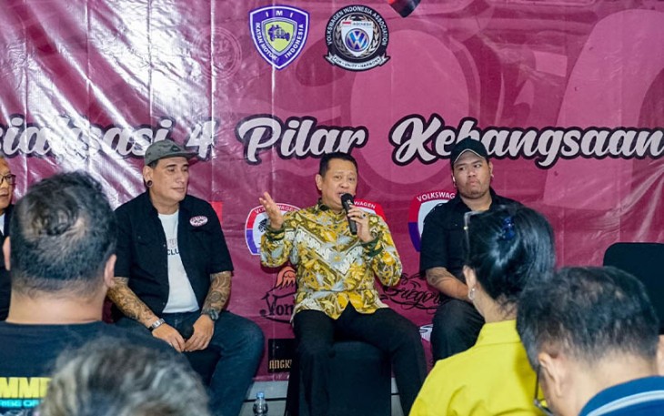 Bamsoet dalam konferensi pers Road to Pecah VW 2024, sekaligus Sosialisasi Empat Pilar MPR RI, di Black Stone Garage, Jakarta, Kamis (9/11/23).