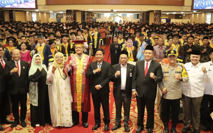 Kapolrestabes Medan Kombes Pol Dr Teddy John Sahala Marbun SH MHum menghadiri wisuda Universitas Pembangunan Panca Budi di Gedung Selecta Conversation Hall Lantai 5 Jalan Listrik Medan