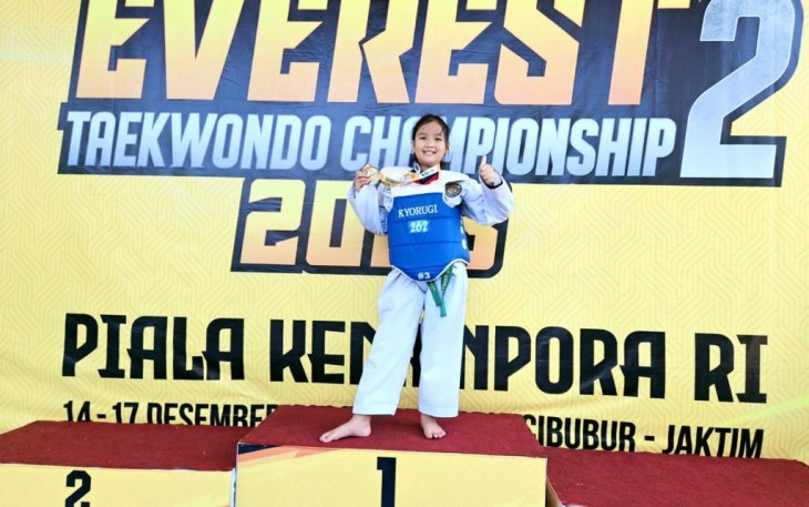 Shakila Siswa SD Plus Hang Tuah 1 Jakarta Raih Mendali Perak Kejuaraan Everst Taekwwondo Championship 2