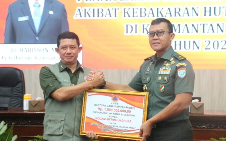 Penyerahan Bantuan Penanganan Darurat Bencana Kabut Asap Karhutla dari Kepala BNPB