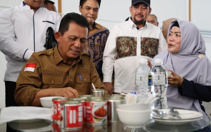 Gubernur Ansar saat Tinjau Langsung Pusat Sterilisasi Produk Makanan di Batam Center