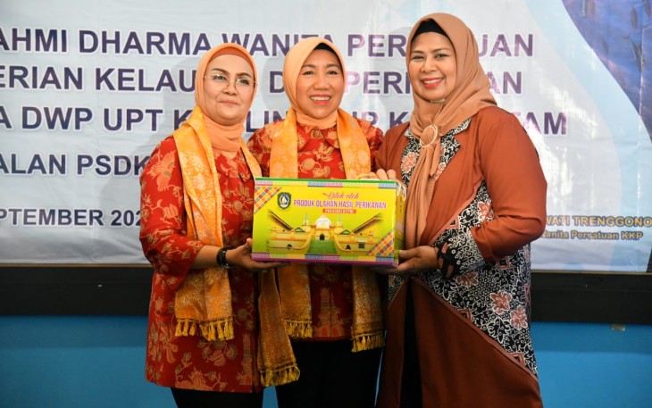 Penasehat DWP KKP dan Ketua TP PKK Provinsi Kepri Kunjungi PSDKP Batam