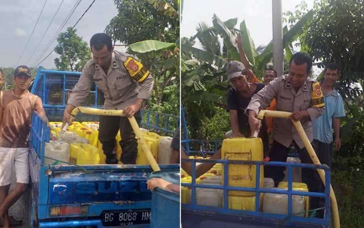 Bhabinkamtibmas Polsek Kotapadang saat Salurkan Air Bersih untuk Warga yang sedang hajatan. 