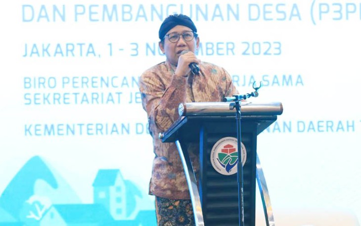 Mendes PDTT Abdul Halim Iskandar saat memberikan pengarahan pada Rapat Koordinasi Pelaksanan Kegiatan pada Lokasi Beririsan Komponen 2 Program Penguatan Pemerintahan dan Pembangunan Desa (P3PD) di Redtop Hotel, Kamis (2/11/2023).