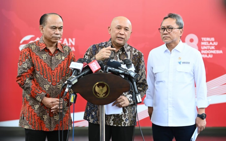 MenKopUKM Teten Masduki setelah rapat terbatas yang digelar di Istana Kepresidenan Jakarta, Senin (25/9)