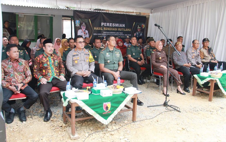 Dandim 0806/Trenggalek Bersama Forkopimda saat Ikuti Acara Penutupan Program Rutilahu dan Jambanisasi Secara Virtual