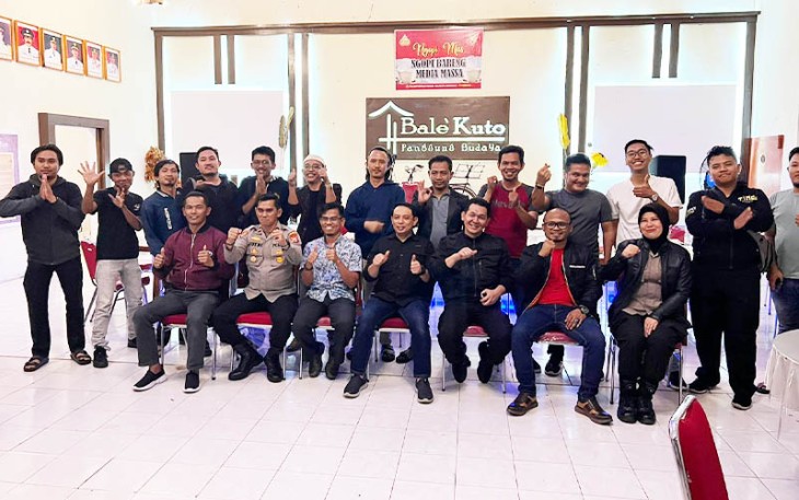 Foto bersama usai acara