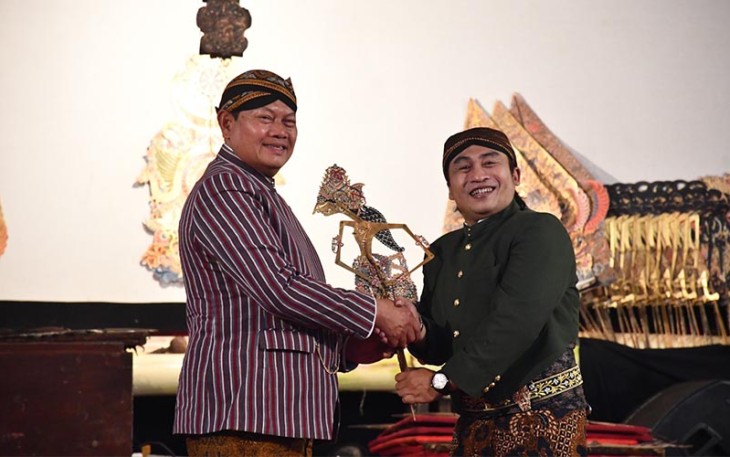 Panglima TNI Pada Gelaran Wayang Kulit di Makorem 081/DSJ