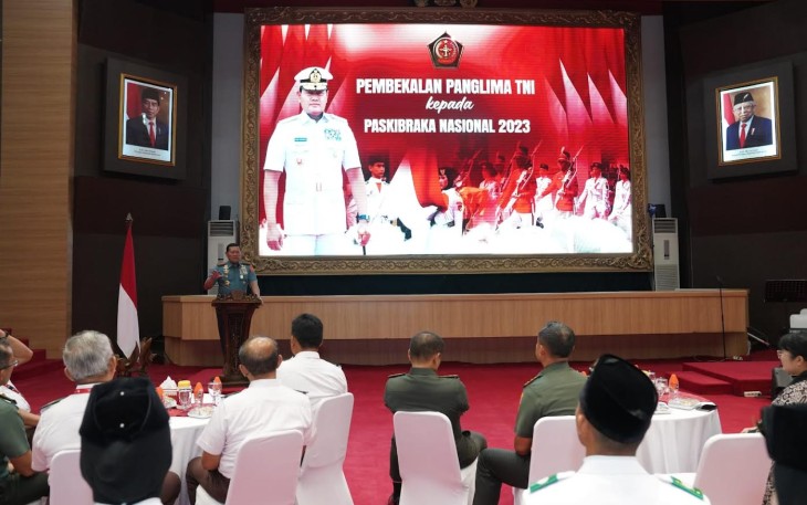 Panglima TNI Laksamana TNI Yudo Margono, S.E., M.M. saat menerima 76 Pasukan Pengibar Bendera (Paskibra) Tahun 2023, di Aula Gatot Soebroto Mabes TNI, Cilangkap, Jakarta Timur, Selasa (22/8/2023). 