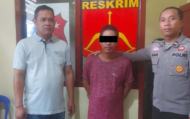 Tersangka (diborgol) saat diamankan