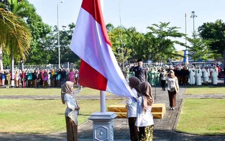 Pemerintah Kabupaten (Pemkab) Karanganyar menggelar upacara Peringatan Hari Ibu (PHI) ke-95, Jumat (22/12/2023) pagi, di halaman Kantor Setda setempat