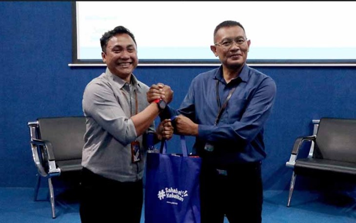 Ketua Stikosa-AWS, Dr Jokhanan Kristiyono, ST, M.Med.Kom bersama Direktur YDSF, Jauhari Sani