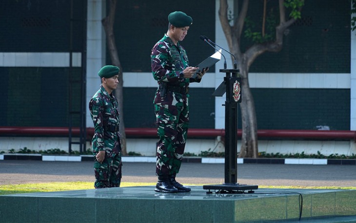 Brigjen TNI Mohammad Imam Gogor Agnie Aditya, bertindak sebagai Irup pada upacara peringatan hari Sumpah Pemuda ke-95 tahun 2023 di lapangan Markas Kostrad, Jalan Medan Merdeka Timur No 3, Gambir, Jakarta Pusat, Sabtu (28/10/2023).