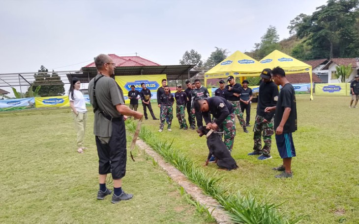 Pomal Lantamal V saat Ikuti Latihan Bersama Ketangkasan dan Pawang Satwa Unit K9 TNI Hari Ke 2