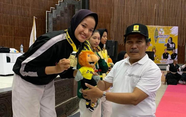 Winda Gusti Laila Atlet Kempo Asal Pasbar saat Raih Medali Emas