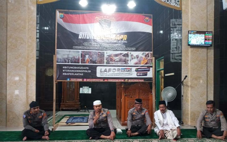 Kapolres Bitung AKBP Alam Kusuma S Irawan, SH.,SIK.,MH saat menggelar Jumat Curhat Bersama Jama'ah Masjid As'Salam Aspol Pinokalan