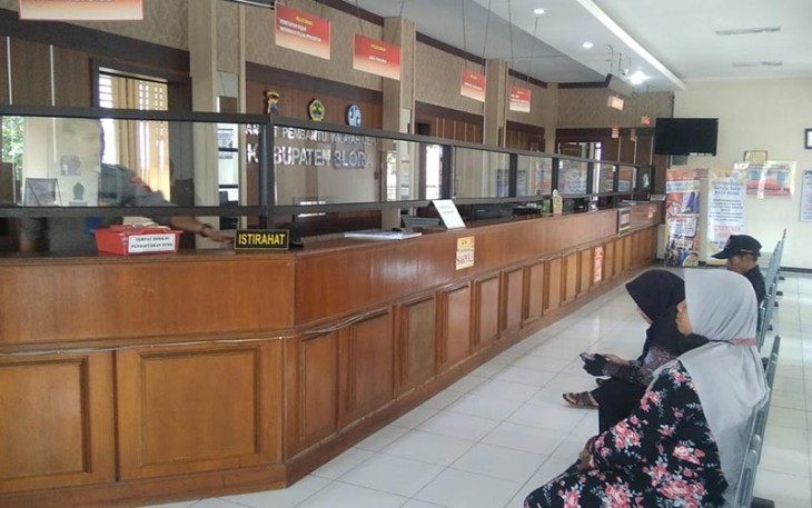 Suasana pelayanan di kantor Samsat Pembantu Cepu kabupaten Blora Jawa Tengah.