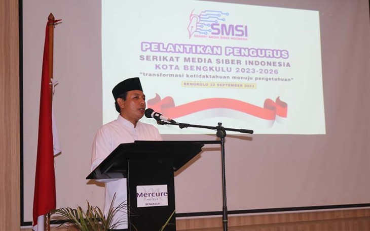 Wakil Walikota (Wawali) Dedy Wahyudi, S.E., M.M., saat memberikan kata sambutan pada acara pelantikan pengurus SMSI Kota Bengkulu, Jumat (22/09/2023) siang di Hotel Mercure Bengkulu.