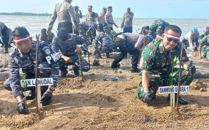 Personel Wing Udara 1 Ikuti Program Tanam Pohon Serentak