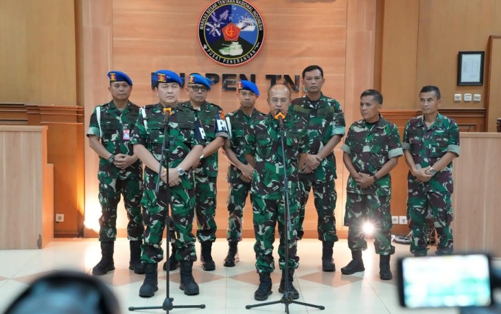 Danpuspom TNI dalam konferensi pers di Puspen TNI, Cilangkap, Jaktim pada Jumat (21/4/2023). 