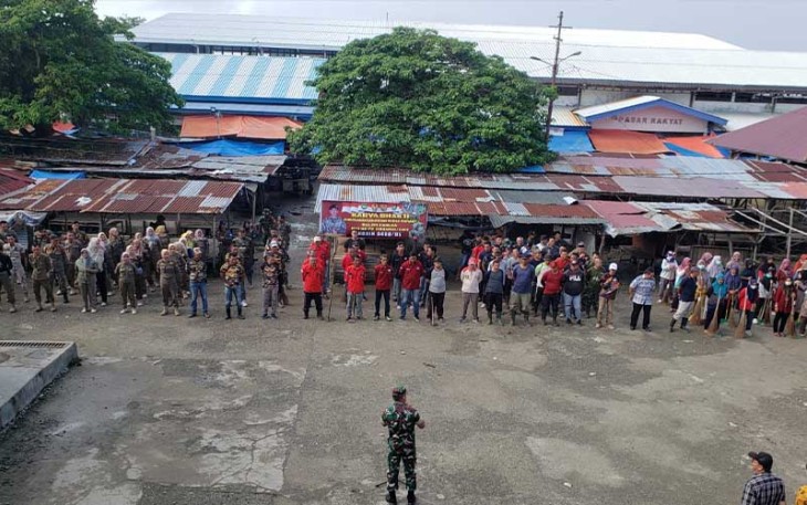Jajaran Kodim, Forkopimda, Ormas dan lapisan masyarakat saat dikomando Dandim 0408/BS Letkol Inf Aswin Suladi untuk memulai kegiatan, Kamis (07/12/2023).