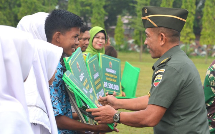 Penyerahan Hadiah Lomba Karya Tulis Artikel Popular Dalam Rangka Hari Bela Negara ke-75