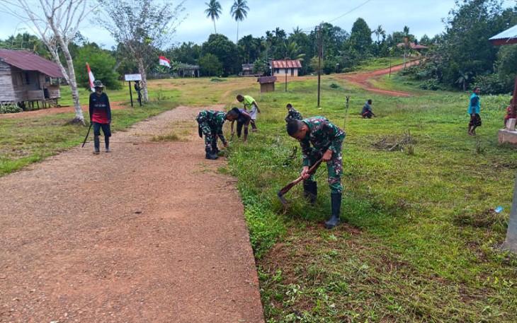 Satgas Pamtas RI-PNG Yonif RK 111/KB bersama Masyarakat Pedalaman Perbatasan Ciptakan Lingkungan Bersih
