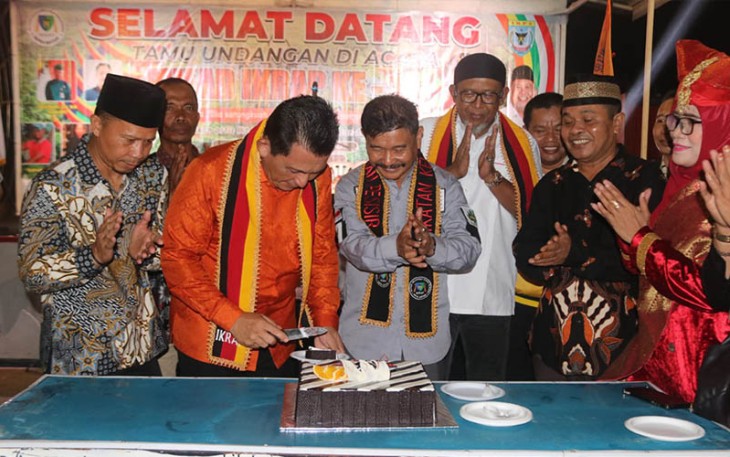 Gubernur Kepulauan Riau H. Ansar Ahmad saat menghadiri milad Ikatan Keluarga Ranah Pesisir (IKRAP) Kota Batam Ke-14, Sabtu (9/9).