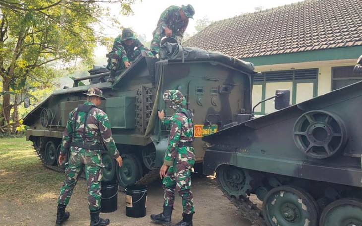 Personel TNI saat persiapan latihan gabungan