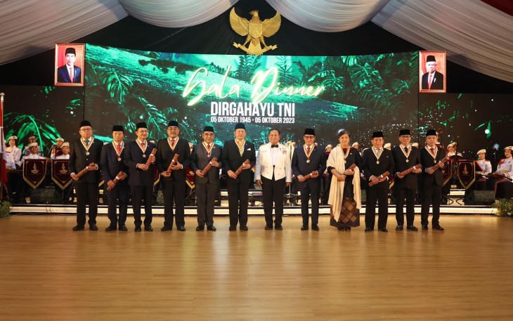 Menhan Prabowo saat Beri Penghargaan Dharma Pertahanan Utama