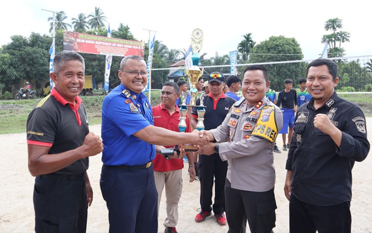 Kapolres Pasaman Barat saat hadiri Penutupan Pertandingan Volly Ball dalam rangka HUT Brimob ke 78 tahun 2023