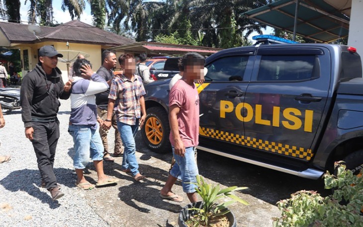 Tim Reserse Polres Pasaman Barat saat mengamankan Tujuh Orang Pelaku PETI