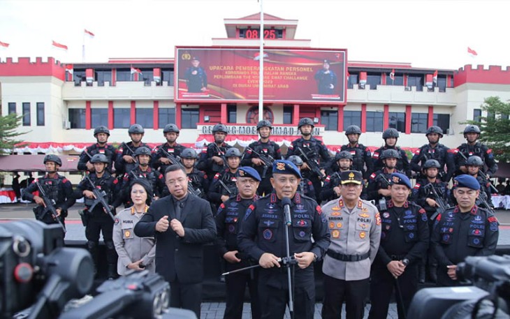 Korbrimob Polri saat melepas pejuang dan petarung luar biasa mewakili Indonesia,