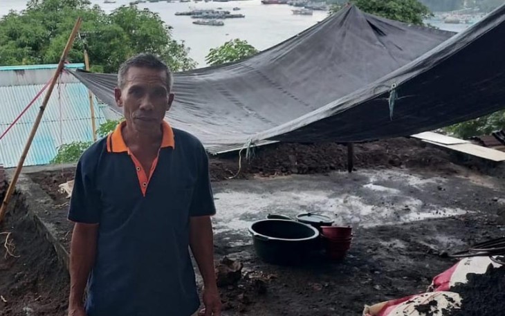Bapak Garvin Karaki yang kesehariannya bekerja sebagai nelayan warga kelurahan Tandurusa penerima RTLH dalam program TMMD Ke-116 Kodim 1310/Bitung