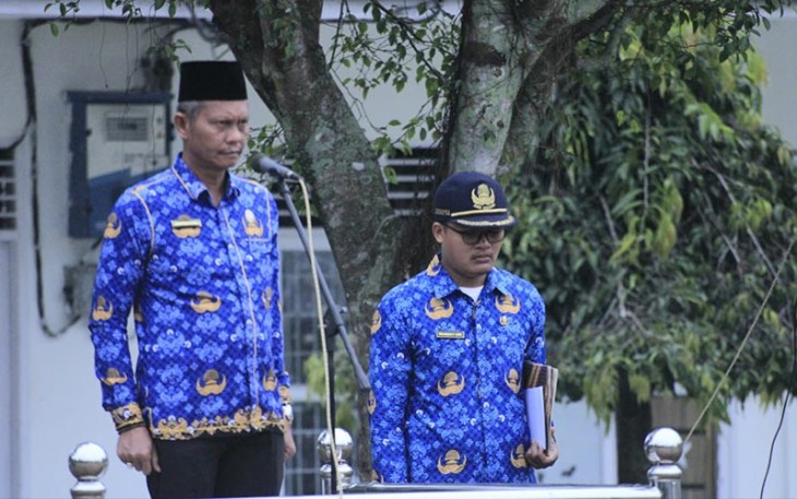 Asisten l Pemerintahan dan Kesra Labuhanbatu  Drs .H .Sarimpunan Ritonga MPd bertindak sebagai pembina Upacara