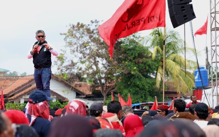 Hasto saat kampanye terbuka di hadapan ribuan massa di Lapangan Kampung Sawah Brebes, Bandarlampung, Minggu, (29/1/2024).
