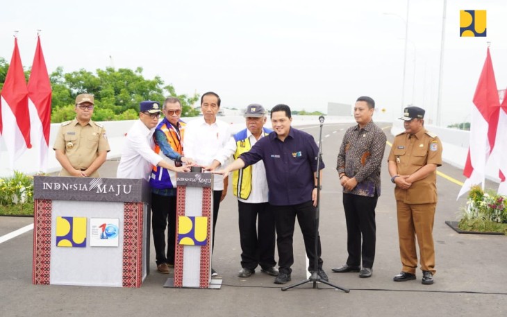 Presiden Jokowi saat Resmikan Jalan Akses Tol Makassar New Port di Makassar, Sulawesi Selatan, Kamis (22/02/2024).
