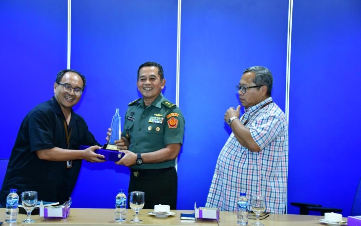 Kapuspen TNI saat Kunjungi Kompas Gramedia