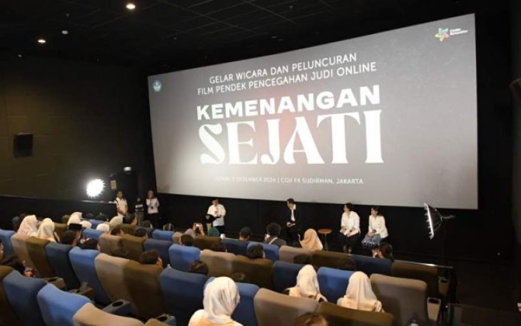 Kemendikdasmen memperkenalkan 7 Kebiasaan Anak Indonesia Hebat dengan nobar film Judi Online, Kemenangan Sejati di teater CGV fX Sudirman, Jakarta, Senin (2/12)