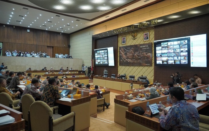 Rapat Kerja dengan Komisi II DPR RI