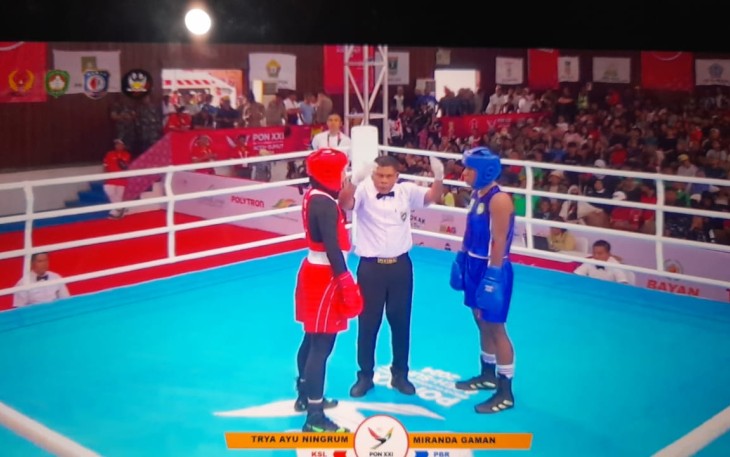 Petinju Elite Women Papua Barat Tundukkan Lawan Asal Kalsel di PON XXI dengan Kemenangan Telak