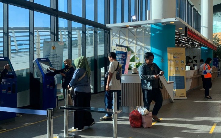 Ilustrasi penumpang ASDP menggunakan aplikasi Ferizy 