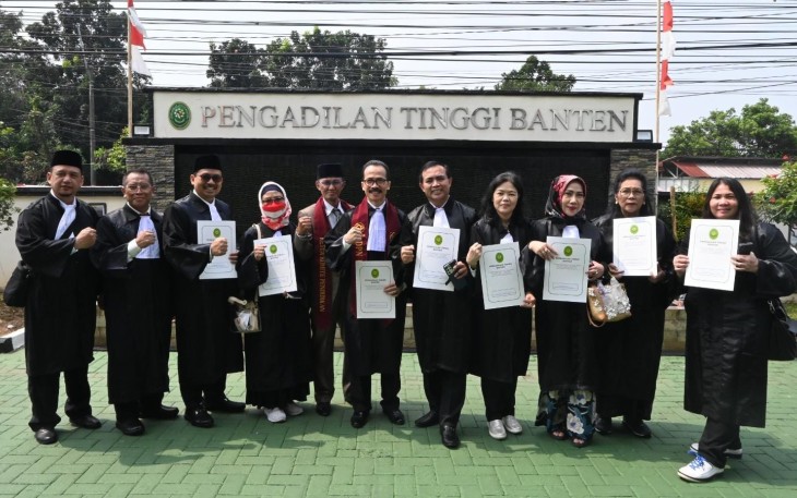 Tokoh Nasional Soegiharto Santoso Resmi Jadi Advokat Peratin