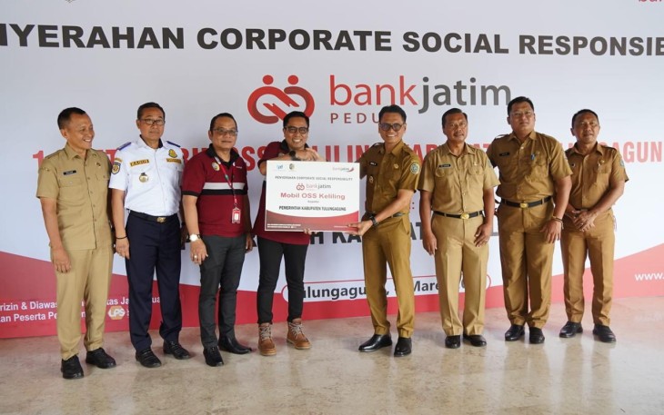 PT Bank Pembangunan Daerah Jawa Timur Tbk (Bank Jatim) tak hanya fokus pada orientasi bisnis saja, melainkan juga memperhatikan berbagai program sosial lewat bantuan Corporate Social Responsibility (CSR) demi memberikan banyak manfaat bagi masyarakat