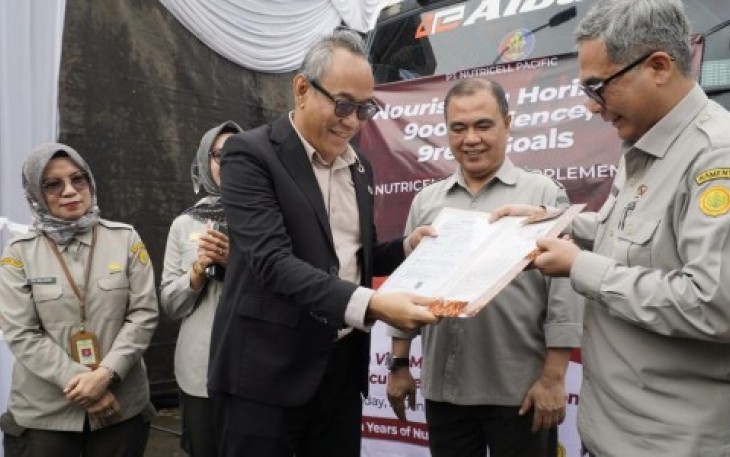 Wamentan RI Harvick Hasnul Qolbi saat melepas ekspor pakan ternak di Serpong, Tangerang Selatan, Senin (29/1)