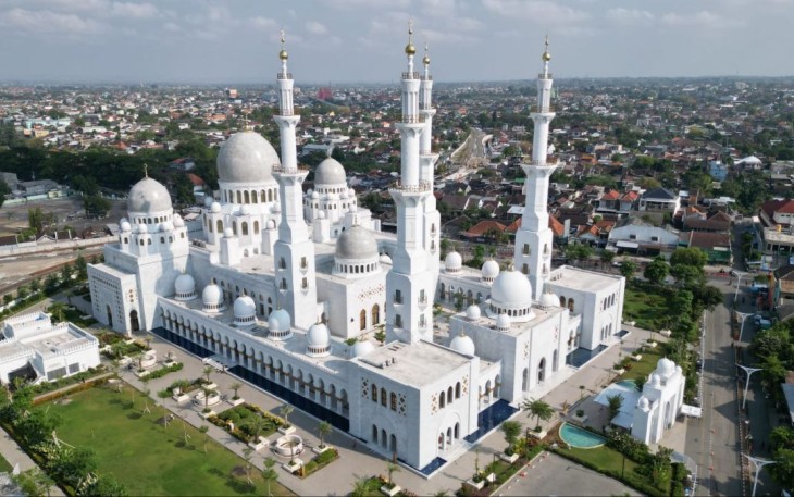 Masjid Raya Sheikh Zayed Solo