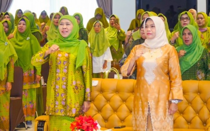 Ketum PP Muslimat NU, Khofifah Indar Parawansa saat melantik PW Muslimat NU Bangka Belitung