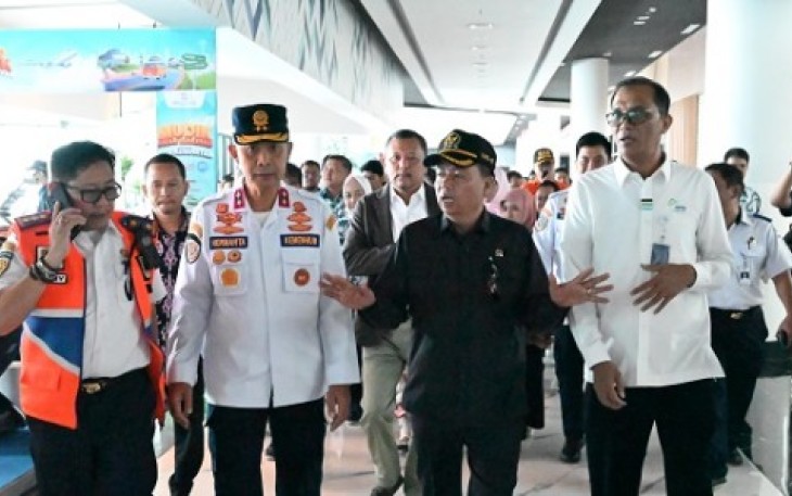 Ketua Komisi V DPR RI Lasarus saat meninjau pelabuhan Merak, Cilegon