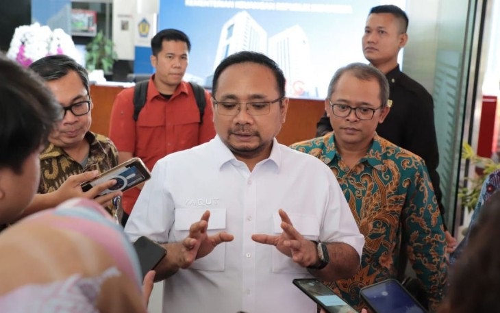 Gus Men respons wartawan di Gedung Kementerian Keuangan