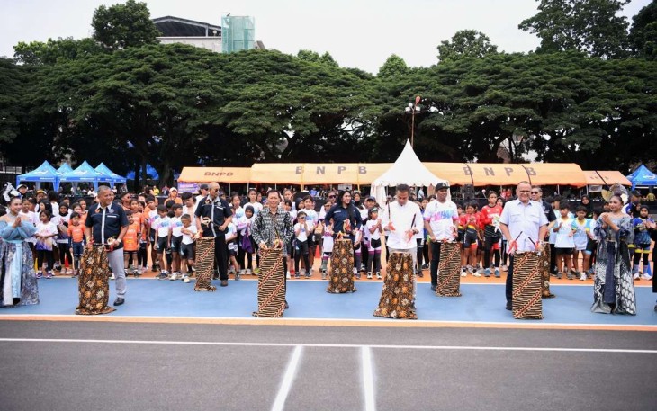 Pj Gubernur Jabar Bey Machmudin saat membuka kejurnas sepatu roda dan skateboard di GOR Saparua, Bandung, Selasa (3/12)